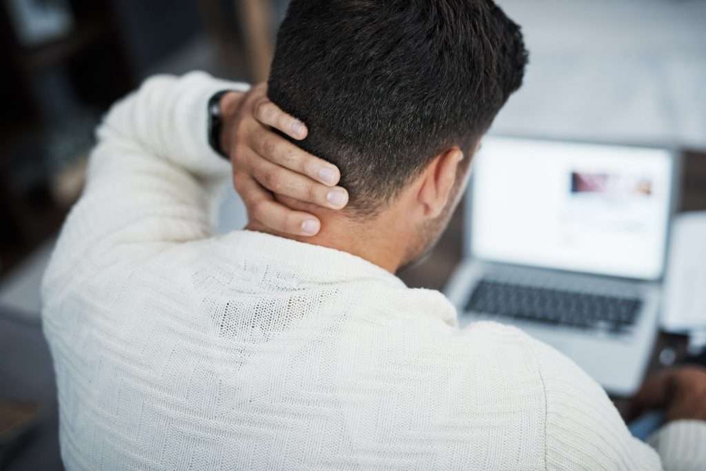 een ergonomische bureaustoel is geschikt voor iedereen met nekklachten